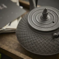 Gusseisen Teekanne, Grau